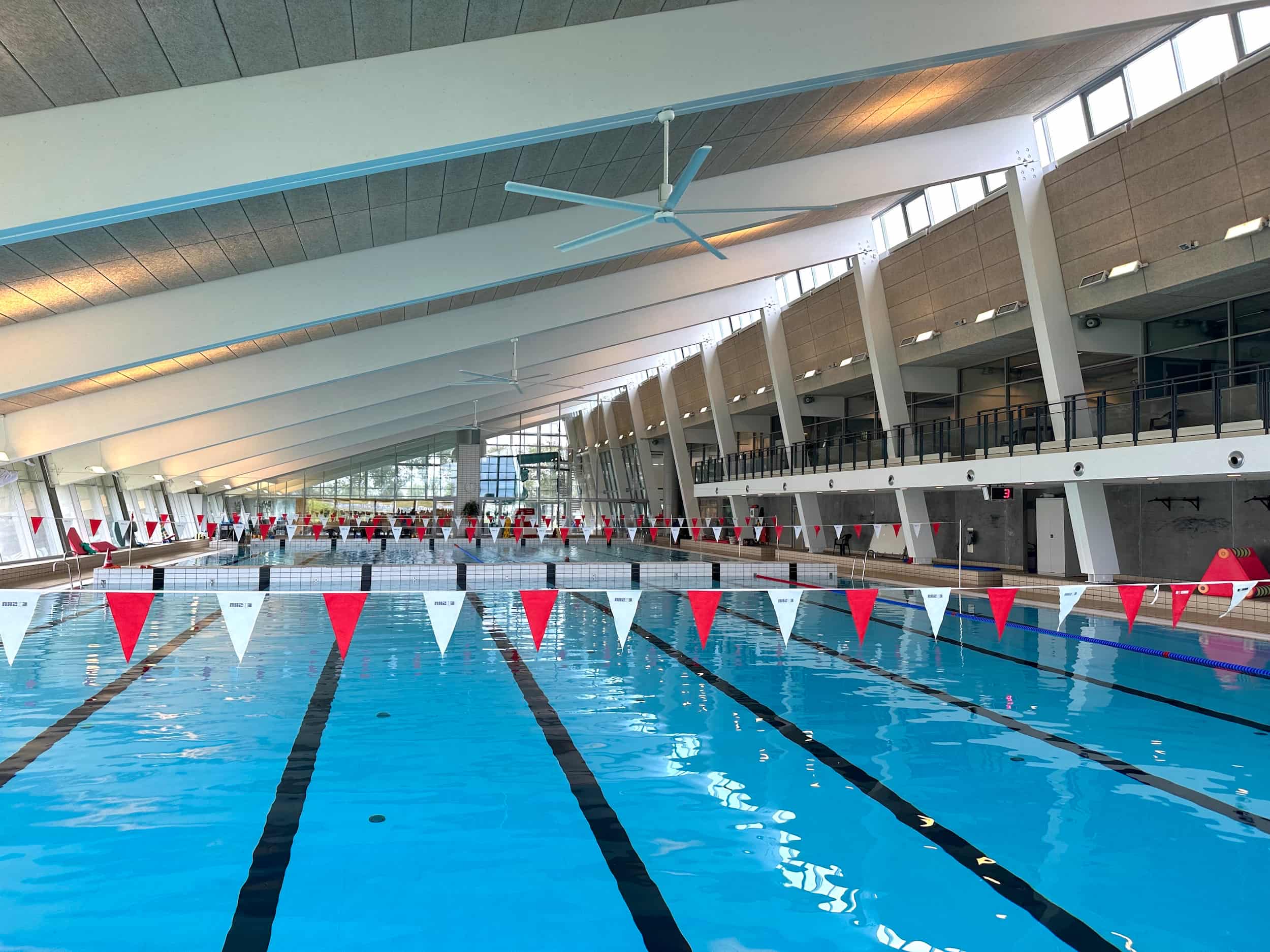 Nordicco-Vandhuset-Hjørring-Case-Børsen-Bæredygtig-Energibesparelser-Svømmehal-HVLS-ventilatorer